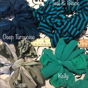 “The Greens” Messy Bow (Lot of 4)